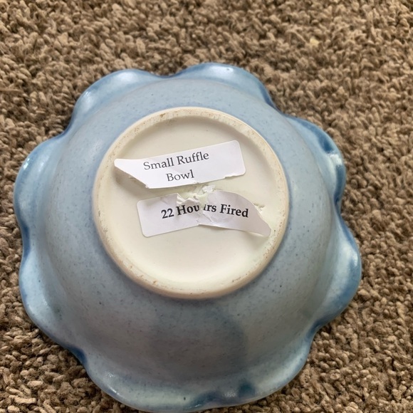 Edgecomb Potters Small Ruffle Bowl - Picture 2 of 3